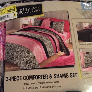Your Zone full/queen bed size comforter and shams